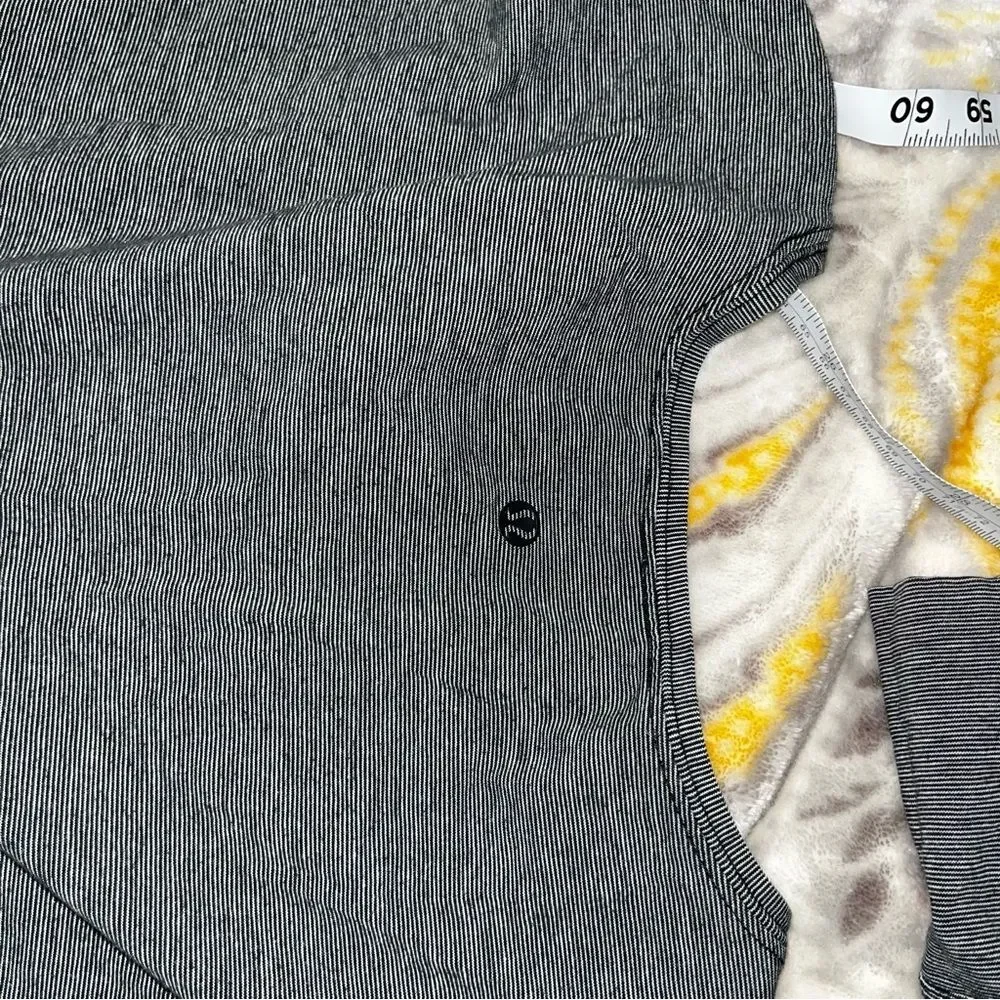 Lululemon long sleeve shirt size 8 - Picture 6 of 7